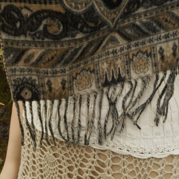 NWOT CASHMINK 100& Acrylic Swirl & Paisley Scarf/Wrap Made in Germany - Picture 6 of 8